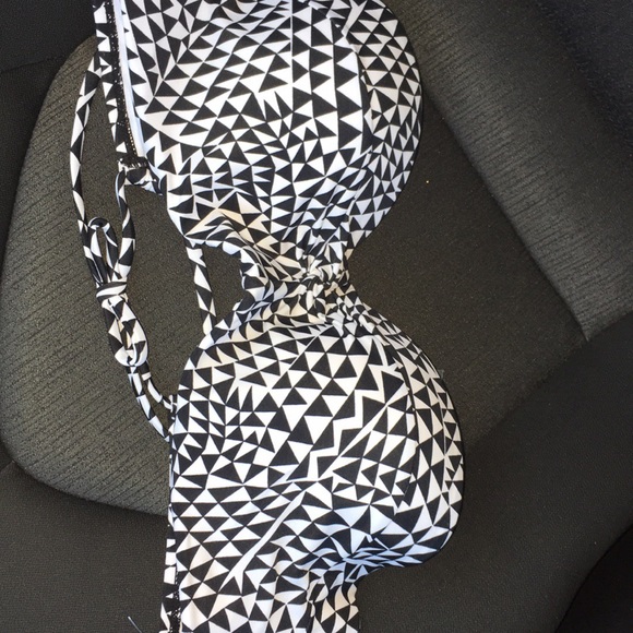 Sooo cute bikini top NWT simply beautiful color - Picture 4 of 6